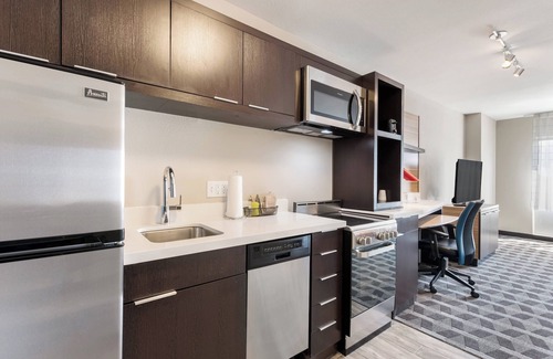 Greensboro Hotel | TownePlace Suites by Marriott Greensboro Coliseum Area
