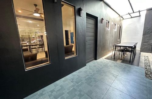 Davao House | Townes Blackrock Most Unique Home Big Grp Fam Near Downtown SM Dvo DGT Roxas Coastal