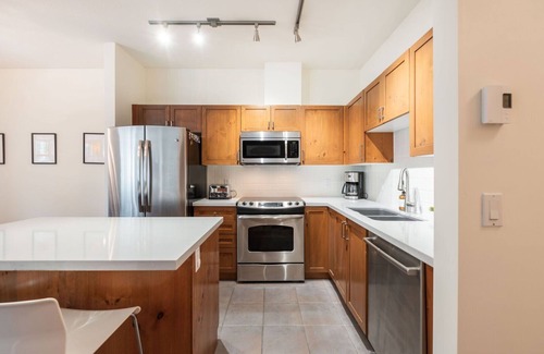 Blueberry Hill Condo | Townhome | BBQ | Private balcony | Cable TV