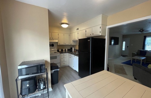 Statesville House | Townhome for Families & Business