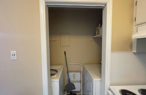 Statesville House | Townhome for Families & Business