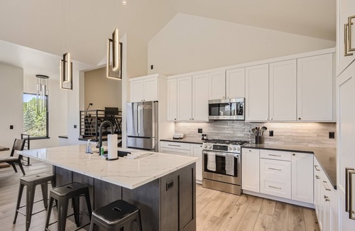 Corinthian Hills House | Townhome in Dillon with epic lake and mountain views & EV Charger!