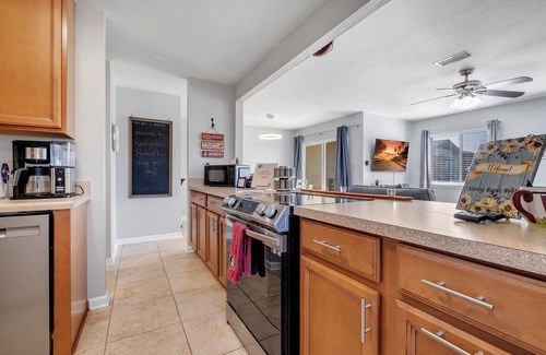 Tallahassee House | Townhome with 2 bedrooms and 2.5 bathrooms. Walking distance to FSU/DOAK.