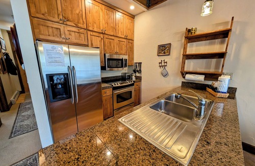 Lakeside Village House | Townhome with free shuttle & private laundry