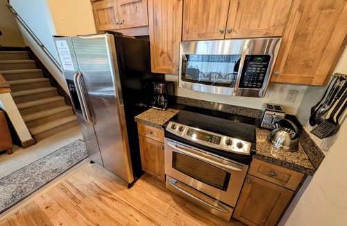 Lakeside Village House | Townhome with free shuttle & private laundry