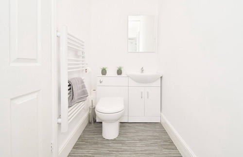 Crewe House | Townhouse @ 86 Brooklyn Street Crewe - Whole 4 Bedroom House