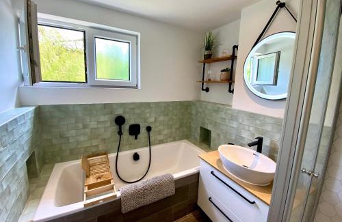 Braunlage House | Townhouse am Kurpark - Familienfreundliches Ferienhaus mit Retro-Arcade, Wallbox & privatem Eingang