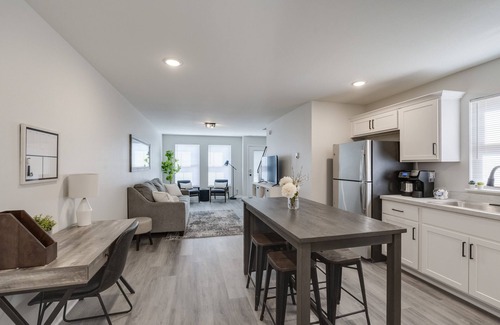 Lambertville House | Townhouse in Downtown Lambertville. Close to Restaurants and Downtown Toledo