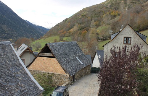 Gessa House | Townhouse in Gessa - Naut Aran