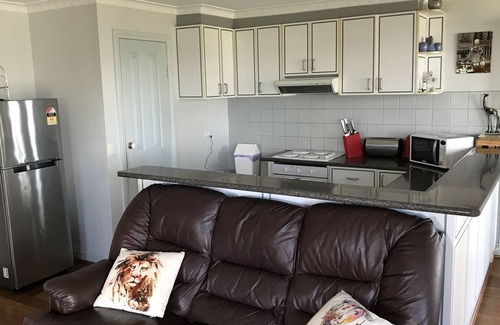 Metung House | Townhouse in Metung - Walk to Hot Springs, Village and Country Club