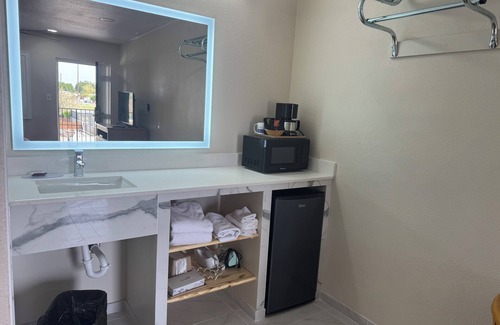 Brawley Hotel | Townhouse Inn & Suites