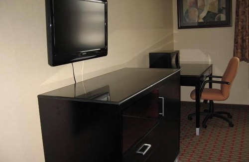 Elmwood Park Hotel | Townhouse Inn & Suites