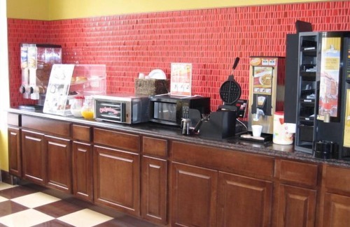 Elmwood Park Hotel | Townhouse Inn & Suites