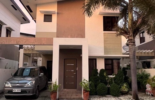 Alaminos House | Townhouse near 100 Islands