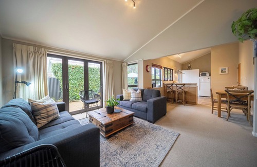 Te Anau House | Townhouse Retreat - Te Anau Getaway