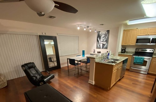 Jog Road House | Townhouse with Grill near Delray Beach