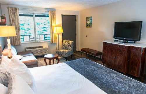 Townsend Hotel | Townsend River Breeze Inn