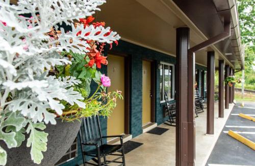 Townsend Hotel | Townsend River Breeze Inn