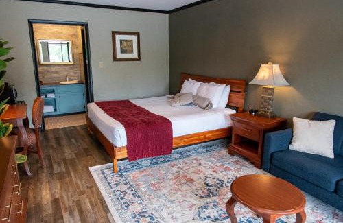 Townsend Hotel | Townsend River Breeze Inn