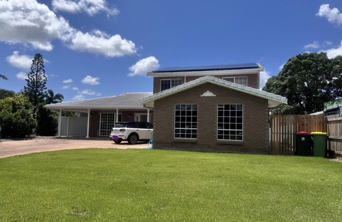 Annandale House | Townsville Apartments & Homes On Wistaria - Executive 4 bedroom house in Annandale