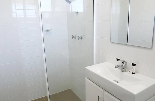 Rosslea Hotel | Townsville City Motel