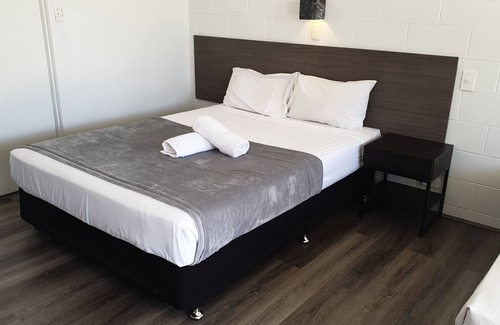 Rosslea Hotel | Townsville City Motel