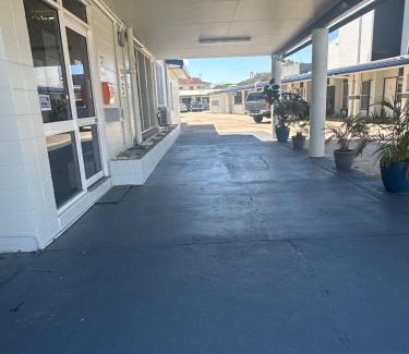 Rosslea Hotel | Townsville City Motel