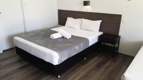Rosslea Hotel | Townsville City Motel