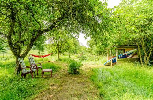 Lubstorf Apartment | Träumen unter Bäumen - Omas lütte Obstbutze am See