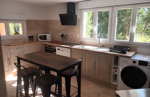 Brignoles Apartment | Très Beau Meublé Vacance, Clim Jacuzzi, Jardin,tout Confort !