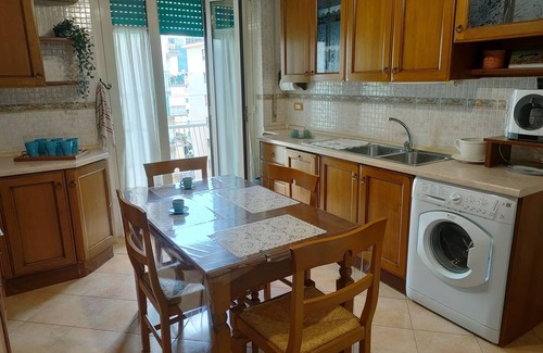 Fuorigrotta Bed & Breakfast | Tra Pirandello e Leopardi B&B. Cosy Room, few minutes to the main attractions