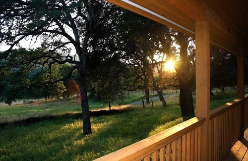 Mariposa Cabin | Trabucco Gardens - Yosemite Gold Country Stargazing Retreat!