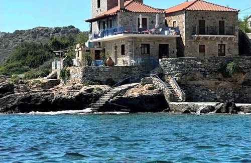 Lefktron House | Trachila Mani Wheelhouse
