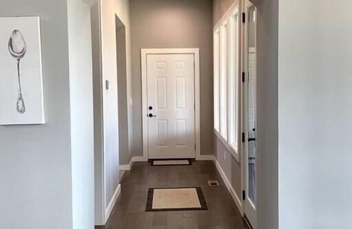 Branson House | Tracy Street Tower - 10 Bedroom