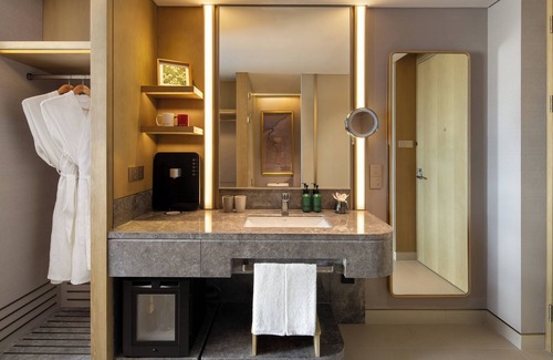 Minhang Hotel | Traders Hongqiao Airport,Shanghai