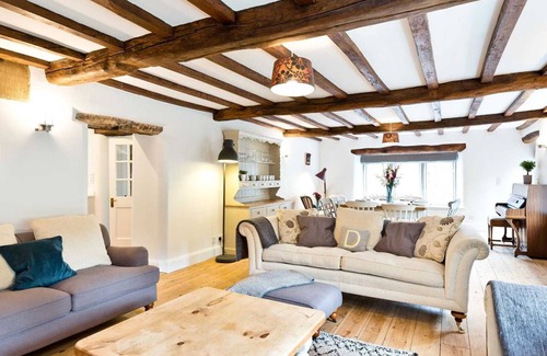 Ashford-in-the-Water House | Traditional 5 bedroom stone built farmhouse, near Monsal Trail and Bakewell.