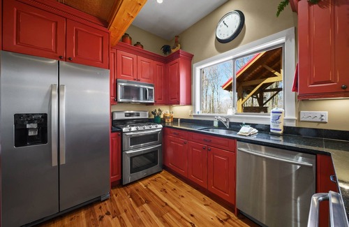 Charter Hills Cabin | Traditional Cabin with Lots of Space