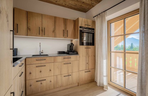 Strobl Apartment | Traditional chalet wellness with lake view - the schwanenNEST at Arnestgut