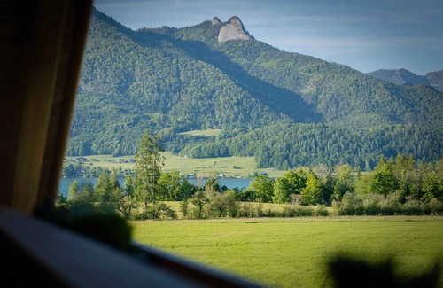 Strobl Apartment | Traditional chalet wellness with lake view - the schwanenNEST at Arnestgut