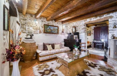Kastelli Apartment | Traditional Cretan Stone House in the Center of Crete