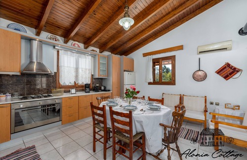 Sipiada Cottage | traditional house close to nature