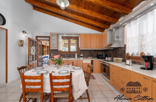 Sipiada Cottage | traditional house close to nature