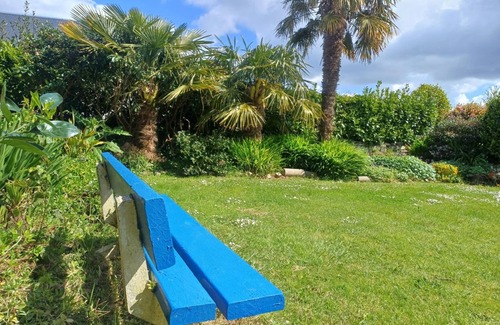 Henvic House | Traditional house in Henvic, green garden, close to the sea.