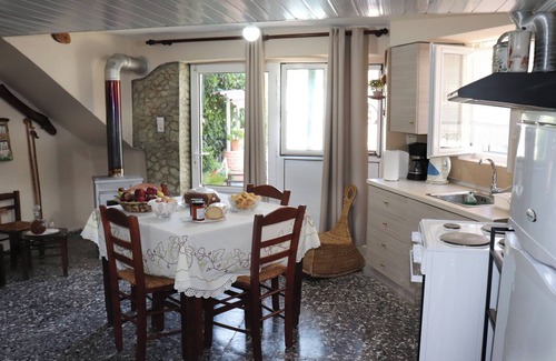 Manikia House | Traditional houses a breath of fresh air from Manikia 'PetzlRocTrip'