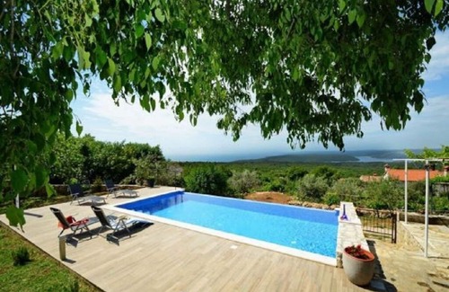 Viskovici House | Traditional Istrian house with a nice garden, pool and sea view