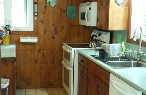 Fiskdale House | Traditional Lake House near Old Sturbridge Village