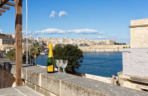 Senglea House | Traditional Maltese Townhouse, Roof Terrace and Views