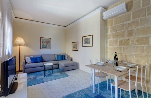 Senglea House | Traditional Maltese Townhouse Roof Terrace and Views