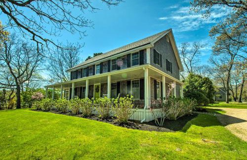 Oak Bluffs House | Traditional Marthas Vineyard Home with Porch and Yard