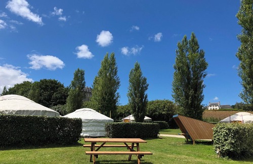 Berven Cabin | Traditional Mongolian yurt near Roscoff (sleeps up to 6)